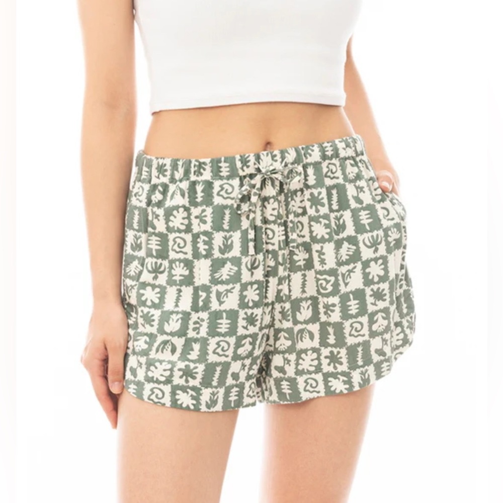 $46 MSRP NWOT RVCA New Yume shorts size S